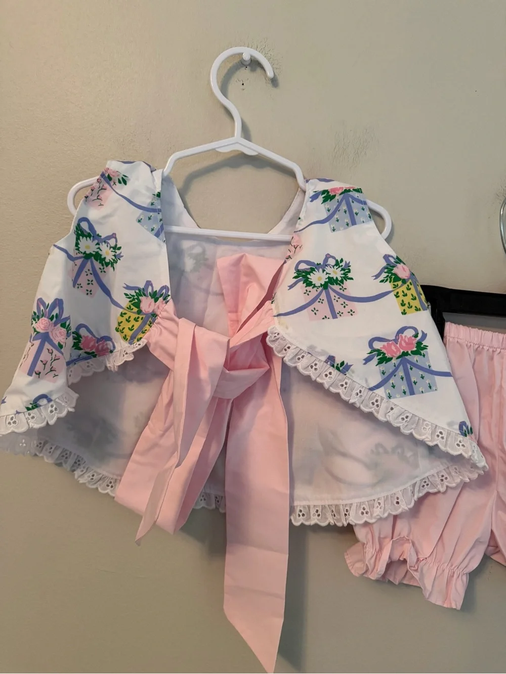 The Beaufort Bonnet Company Everyday's a Gift Swing Back Top w Matcing Bottoms
